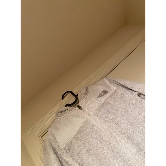 ❤️❤️ The North Face White Women’s Jacket - Picture 2 of 4